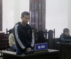 Giành quyền nuôi con bất thành, người đàn ông chặn đường đâm vợ cũ nguy kịch