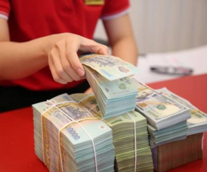 Vì sao phải phạt ngân hàng nếu ép khách vay tiền mua bảo hiểm?