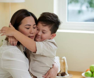 Ly hôn chồng, bỏ con lại cho bà ngoại nuôi để bươn chải kiếm sống, tôi ngã quỵ khi nhận được cuộc gọi của mẹ