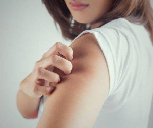 Cẩn trọng khi ngứa ở 2 bộ phận này, có thể là ung thư gan chứ không phải dị ứng