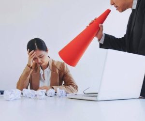Mới thử việc 2 tuần đã 3 lần phải đi thăm người thân của đồng nghiệp