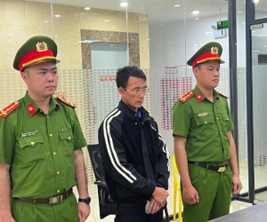 Bắt vợ chồng phó giám đốc ngân hàng lừa đảo 61 tỷ đồng