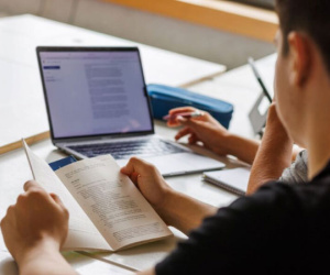 Con bị điểm kém môn Lịch sử, phụ huynh kiện trường