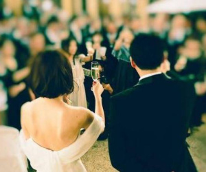 Trai 30 lấy vợ 47, chú rể đòi ly hôn trong đêm vì thấy mặt mộc của cô dâu