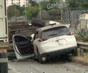 Tai nạn 3 ô tô tông nhau liên hoàn khiến toàn tuyến đường vành đai 3 trên cao tê liệt