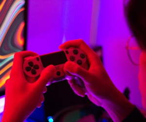 Dưới 18 tuổi không được chơi game quá 180 phút/ngày: Quản lý cách nào?