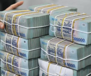 Thấy gì từ 9.000 tỷ đồng người dân gửi ngân hàng mỗi ngày?