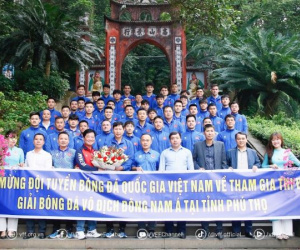 Tuyển Việt Nam làm điều 'đặc biệt' trước ngày sang Lào