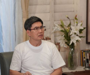 Nhân lúc mẹ chồng vắng nhà, bố chồng chuyển cho tôi 500 triệu, nghe ông nói lý do mà tôi sợ không dám cầm