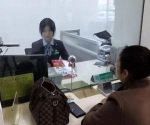 Chồng qua đời để lại 2 tỷ đồng trong tài khoản, vợ đi rút tiền thì bị kiện vì tội chiếm đoạt: Tòa án ra phán quyết gây bất ngờ