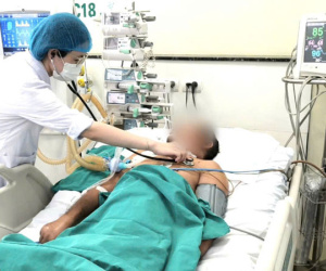 Ngã vào gốc cây, người đàn ông bị uốn ván nguy kịch