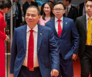 Khoảnh khắc 3 bố con tỷ phú Phạm Nhật Vượng chung một khung hình: Hiếm có và đắt giá!