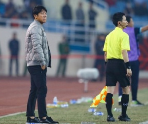 AFF Cup: Tuyển Indonesia nhận tin dữ từ châu Âu, HLV Shin Tae-yong phải gạch tên 2 sao nhập tịch