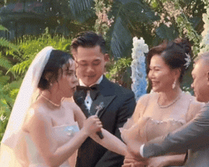 Đám cưới Thái Trinh: Dâu rể bật khóc thề nguyện, Nhã Phương - Lưu Hương Giang và dàn sao đến chúc phúc
