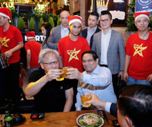 Mua VinBrain, muốn mở trường AI, uống bia cùng Thủ tướng: CEO Nvidia tham vọng gì?
