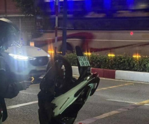 Xe máy 'trồng chuối' khi lao vào dải phân cách, thanh niên tử vong