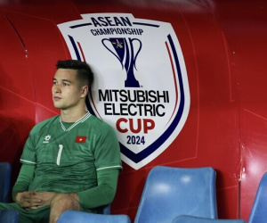 AFF Cup: Suy tư trên ghế dự bị, găng tay 'hàng thửa' không được dùng, điều gì chờ đợi Filip Nguyễn?