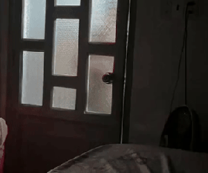 Con dâu đang ngủ, mẹ chồng gõ cửa làm một điều khiến gần 17 triệu người ngơ ngác