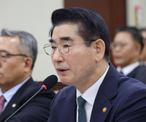 Hàn Quốc: Chính thức bắt giữ cựu Bộ trưởng Quốc phòng Kim Yong Hyun