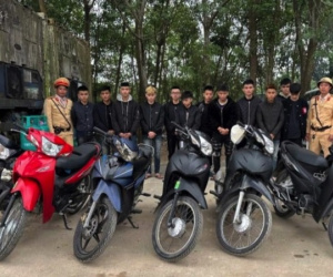 Gây náo loạn trên đường đi đón bạn ra tù, 12 thanh niên bị tạm giữ