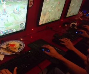 Chơi net hơn 10 tiếng mỗi ngày, nam game thủ liệt nửa người, suýt nữa đối mặt với 'cửa tử'