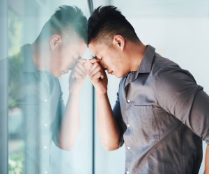 Vợ thường xuyên mặc diện khi đi công tác, chồng theo dõi và thấy cảnh tượng "nhức mắt", vội vã đòi ly hôn