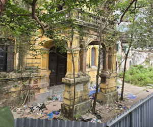 Cận cảnh biệt thự, trụ sở ở Hà Nội bị bỏ hoang, lãng phí đất 'vàng'