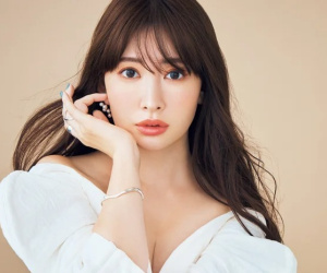 Nữ ca sĩ đình đám bị 1 người đàn ông rình tấn công, camera an ninh ghi lại toàn bộ diễn biến gây ám ảnh