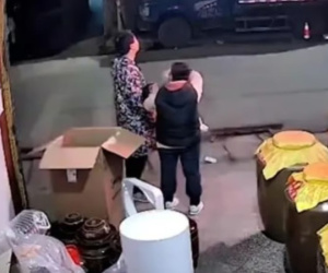 Triệu người xúc động chuyện bé trai qua đời trong vòng tay mẹ khi ngắm pháo hoa