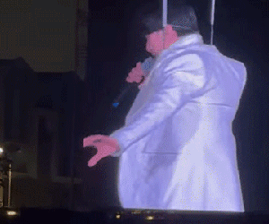 'Bạch mã hoàng tử' đẹp lồng lộn ở concert Anh Trai Vượt Ngàn Chông Gai: U50 nhìn như đôi mươi, nhan sắc trẻ mãi không già