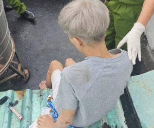 Thanh niên nghi 'ngáo đá' xuất hiện trên nóc nhà 3 tầng