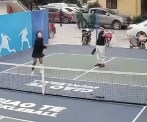 Clip cô gái trên sân pickleball khiến cộng đồng mạng xôn xao ngán ngẩm