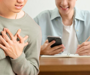 Bố lên cơn đau tim đến suýt tử vong vì dạy con làm bài tập về nhà