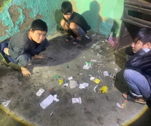 Bắt quả tang 3 nam thanh niên đang 'chơi' ma túy trong nhà bỏ hoang