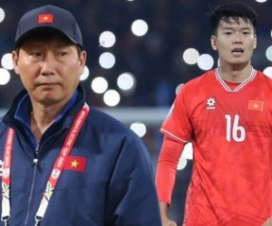 'Mất tích' thời ông Troussier, 'gà cưng' nhà bầu Hiển bỗng vụt sáng thành át chủ bài của HLV Kim Sang-sik