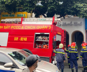 Cháy nhà hàng 3 tầng ở trung tâm TPHCM, nhiều người bỏ chạy