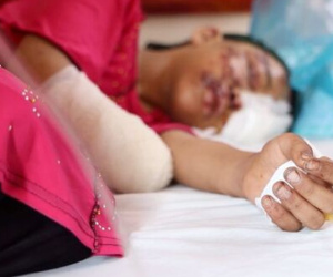 Đang gọi điện với bạn, cô gái bỗng la hét thảm thiết, người nhà chạy vào chứng kiến cảnh tượng ám ảnh