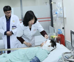 Chuyển lên bệnh viện tuyến trên 4 nạn nhân vụ cháy quán cà phê
