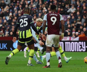 Man City thua thảm, Aston Villa lên Top 5 Ngoại hạng