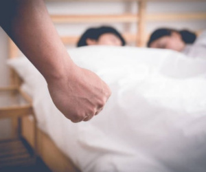Vừa đổ bệnh thì vợ có nhân tình, anh tôi bỏ 300 nghìn làm một việc khiến chị dâu sợ hãi đến già