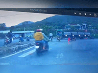 Người dân hốt hoảng chứng kiến vụ tai nạn liên hoàn giữa 3 xe tải ngay ngã tư