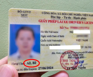 Gộp 2 bằng lái ô tô, xe máy trên thẻ PET: Bị tước 1 bằng phải làm sao?