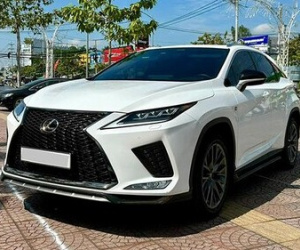 Lexus RX 300 chạy 3 năm lên sàn xe cũ với giá khó tin