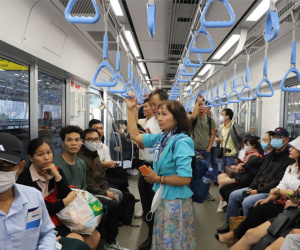 Ngày thứ 2 metro số 1 vận hành: Trung bình 193 khách/chuyến