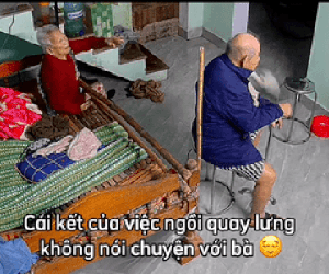 Thấy chồng im lặng ngồi quay lưng, cụ bà U100 làm một việc hút 2 triệu lượt xem