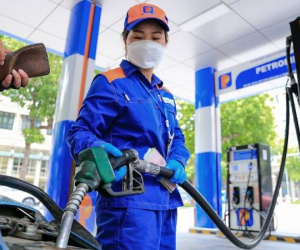 Giá xăng đảo chiều giảm vào ngày mai?