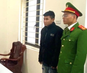 Bắt khẩn cấp đối tượng uống bia rượu, lái xe tông vào tổ công an
