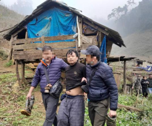 Cảnh sát vây bắt đối tượng đặc biệt nguy hiểm lẩn trốn ở lều trại bỏ hoang