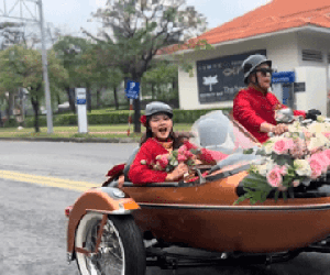 Cưới vợ kém 20 tuổi, ‘ông chú’ ở Đà Nẵng có màn rước dâu hoành tráng