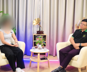 Mẹ yêu 'phi công' kém 15 tuổi rồi chia tay, con gái hẹn hò luôn người đó: Chuyên gia tuyên bố thẳng 1 điều